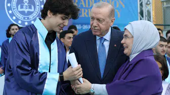 Erdoğan torununun mezuniyet sevincine ortak oldu
