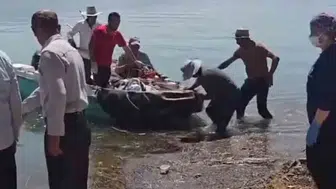 Siirt’te köyde fenalaşan hastaya tekneyle hayat kurtaran müdahale
