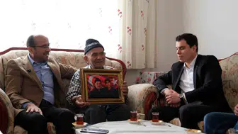 Orhaneli’nde şehit babalarına yapay zekalı vefa hediyesi
