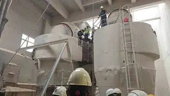 Bilecik’teki çimento fabrikasında beton kesen işçi kazana düştü