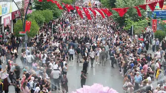 Isparta gül mevsimini dev kortejle kutladı