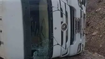 Osmaniye Düziçi yolunda hafriyat tırı yamaca çarptı