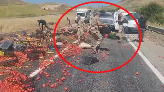 Silvan yolunda kamyonet kazası ürünleri yola döktü
