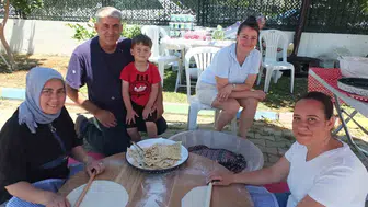 Burhaniye’de veliler okulun ihtiyaçları için iş başına geçti