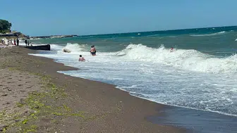 Akçakoca sahillerinde dev dalgalar tehlike saçıyor