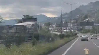 Karadeniz Sahil Yolu’nda trafiği birbirine katan tehlikeli sürüş