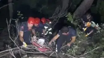 Osmaniye'de 100 metrelik uçuruma yuvarlanan araçtan üç kişi sağ çıktı