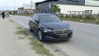 Bafra’da belediye başkanının makam aracı bisikletliye çarptı