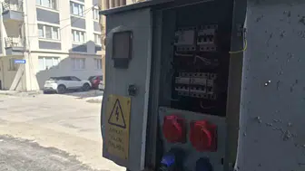 Eskişehir’de sokak ortasındaki elektrik panosu ölüme davetiye çıkarıyor