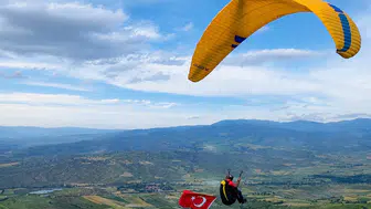 Çorumlu paraşütçülerden milli takıma gökyüzünde destek