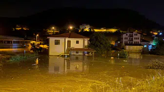 Sakarya Taraklı'da sağanak seli tarım arazilerini ve evleri vurdu