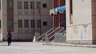 Van'da LGS heyecanı Binlerce öğrenci okul kapılarına koştu