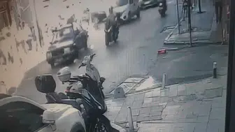 Kağıthane’de motosikletin otomobile çarptığı o anlar kamerada