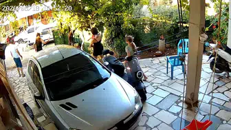 Fethiye'de komşu kavgası kameraya yansıdı