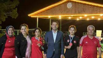 Fekeli genç güreşçiler Türkiye şampiyonasından madalyayla döndü