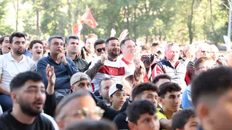Kağıthane sokakları milli maç coşkusuyla doldu
