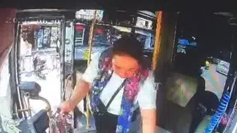 Adana’da otobüs şoförünün cüzdanını dakikalar içinde çaldı