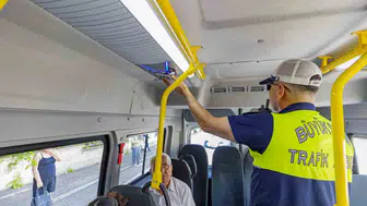 Mersin'de toplu taşımada terleten yolculuğa zabıta engeli