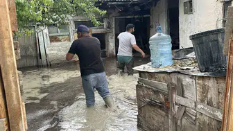 Burdur’da ani sağanak evleri sular altında bıraktı