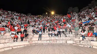Kaşlılar milli maçı 2 bin yıllık antik tiyatroda izledi