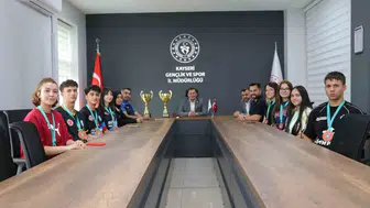 Kayserili kick boksçular dünya arenasında fırtına gibi esti