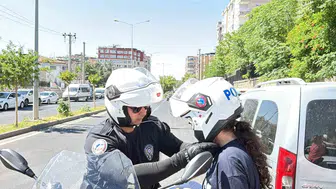 Diyarbakır'da sınav stresi Yanlış okula giden öğrencileri polis yetiştirdi