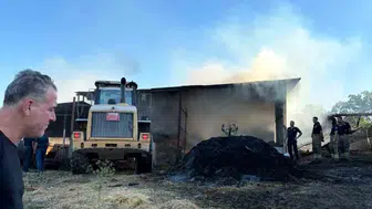 Karacabey’de korkutan çiftlik yangını 4 hayvan telef oldu