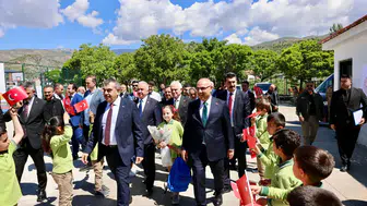 Bakan Tekin eğitim yatırımlarını devrim olarak nitelendirdi