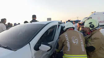 Hatay Kumlu'da iki otomobil çarpıştı