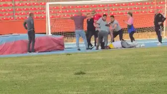 Zonguldak'ta eski eşine şiddet uygulayan adama stadyumda meydan dayağı