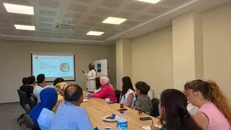 Akçakoca sağlık personeline kene ve yenidoğan eğitimi