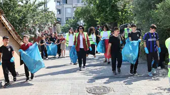 Minikler Gölyazı’yı temizleyip geri dönüşümle hayallerindeki dünyayı kurdu