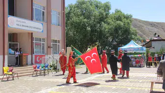 Zara’da öğrenciler karnelerini mehter marşları eşliğinde kutladı