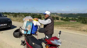 Sakaryalı Hasan Amca 56 yıldır köy yollarında dondurma satıyor