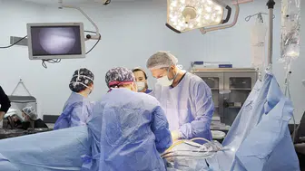 İzmir'de ameliyatlara akıllı ışık desteği geldi