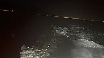 Edremit açıklarında sürüklenen tekne Sahil Güvenlik ile kurtarıldı