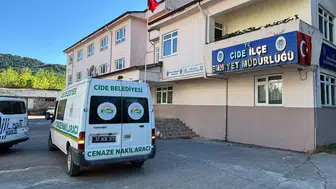 Cide'de metruk binada cansız beden bulundu