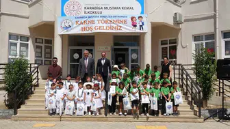 Karabiga’da karne günü öğrencilere tablet sürprizi
