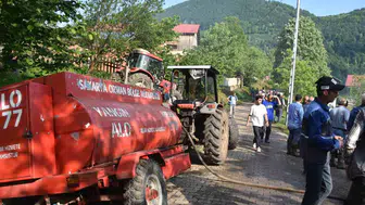 Hendek'te yanan ev için köylüler seferber oldu