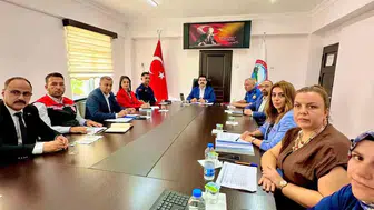 Tomarza gençleri korumak için masaya oturdu