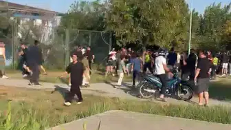 Tarsus’taki amatör maçta taraftarlar birbirine girdi