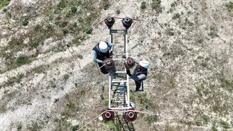 VEDAŞ bölgedeki elektrik hatlarını daha güvenli hale getiriyor