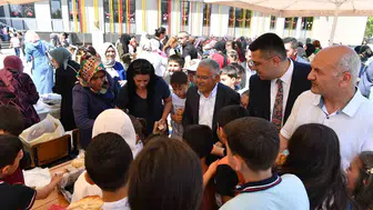 Kayseri’de okul şenlikleri Başkan Büyükkılıç’ı ağırladı