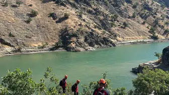 Bitlis Mutki'de dere sularında kaybolan çocuğu arama çalışmaları sürüyor