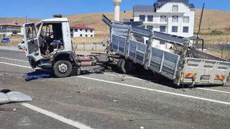 Elazığ’da ağır vasıta kazası trafiği birbirine kattı