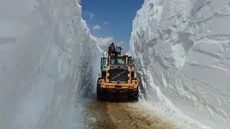 Temmuz kapıda ama Hakkari’de karla mücadele bitmiyor