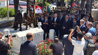 Numan Kurtulmuş Gelibolu fethinin yıl dönümünde türbe ziyaretinde bulundu
