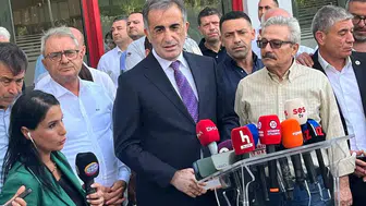 İzmir CHP’de merkez ve yerel arasında görevden alma krizi