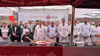 Eminönü Mısır Çarşısı’nda aşure bereketi