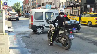 Bartın'da yanan otomobilini söndürür söndürmez yola devam etti